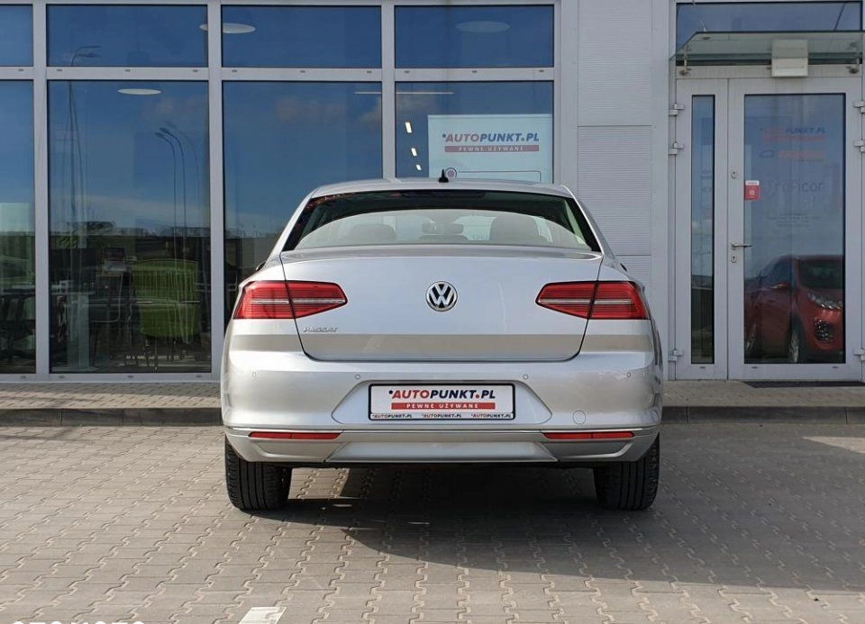 Volkswagen Passat cena 84900 przebieg: 131770, rok produkcji 2018 z Dębno małe 277